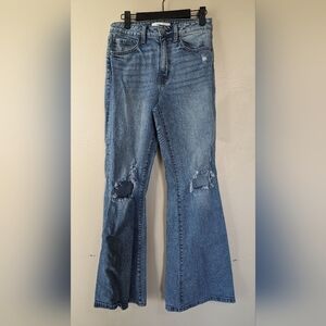 WILLOW & ROOT Buckle Flared Out Jeans,  W26xL32, Distressed, So cute!